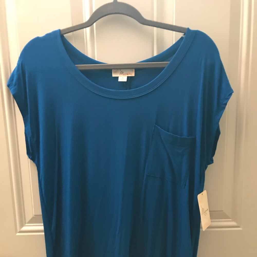 Woman’s tunic size small  NWT